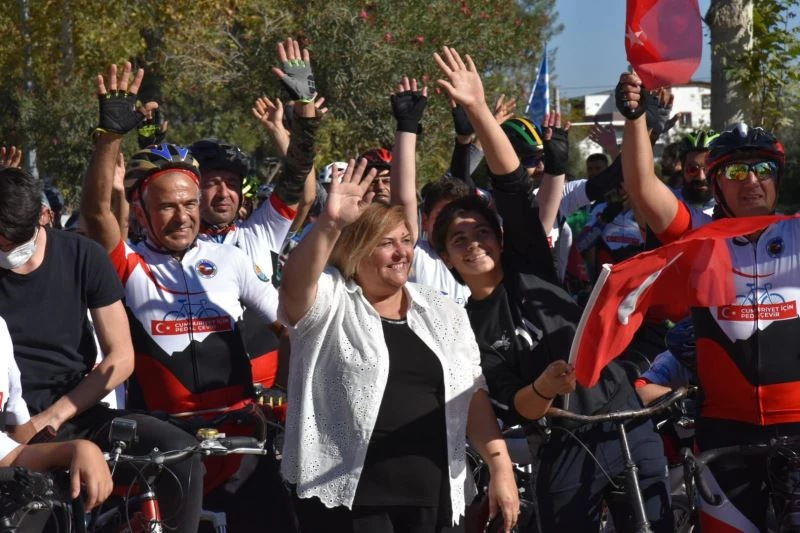 Ceyhan’da karnaval havasında bisiklet turu
