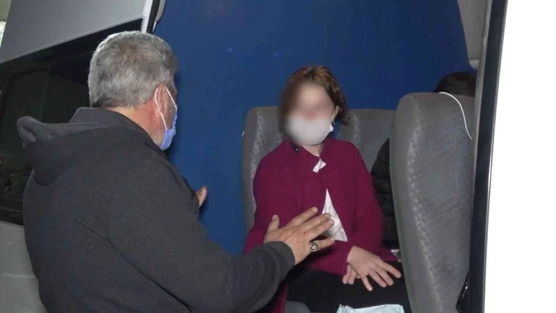 Riskli gruptaki iki arkadaş otobüste seyahat ederken yakalandı
