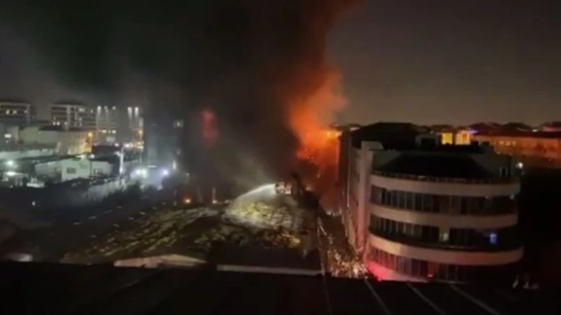 Avcılar’da kumaş boyama ve kumaş depolama alanındaki yangın
