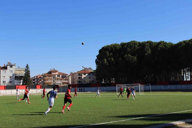 Sarayköyspor yenilenen stadında galibiyetle başladı
