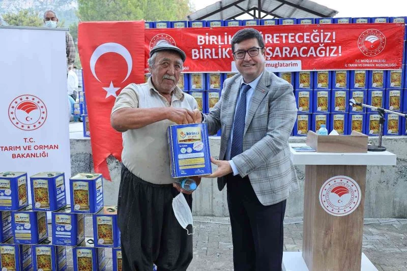 Köyceğiz’de 658 arıcıya 82 ton arı yemi dağıtıldı
