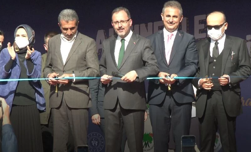 Gençlik ve Spor Bakanı Kasapoğlu: “Şehitlerimizin emanetine hakaret edecek kadar alçaldılar”
