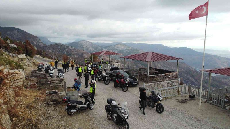 Antalya’da 15 kişilik motosiklet timi ilçe ilçe gezip, ilçelerin tanıtımını yapıyor
