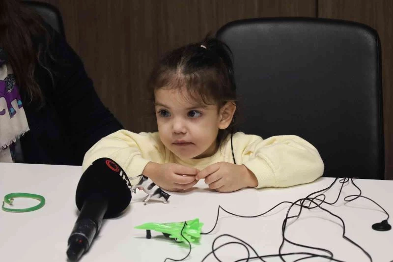 3 yaşındaki Tusem ’Biyonik Kulak’la ilk kez duydu
