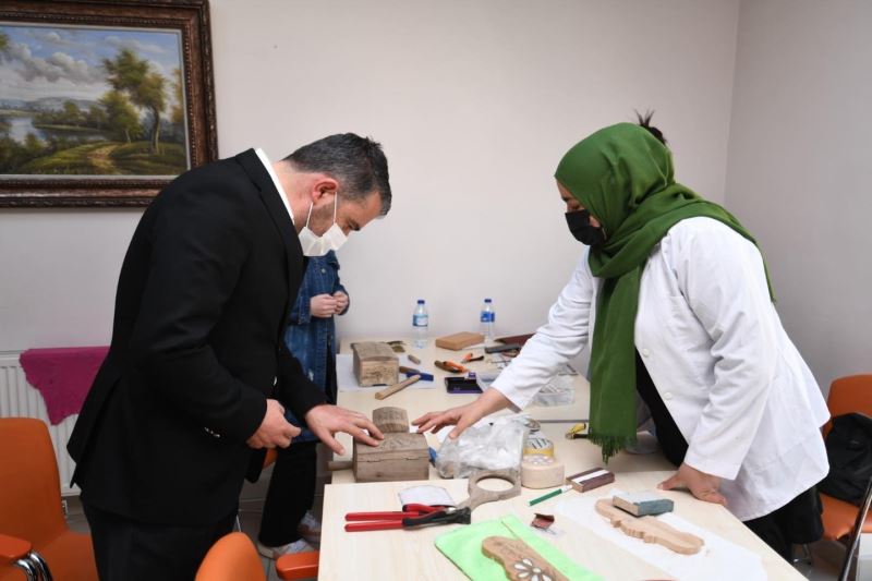 Başkan Ertuğrul Çetin’den Hanım Evi kursiyerlerine ziyaret
