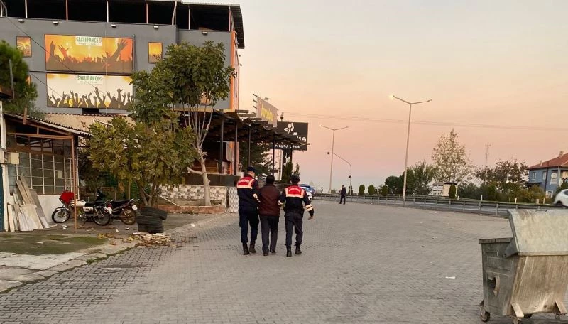 Manisa’da eğlence mekanında garson müşteriyi bıçakladı
