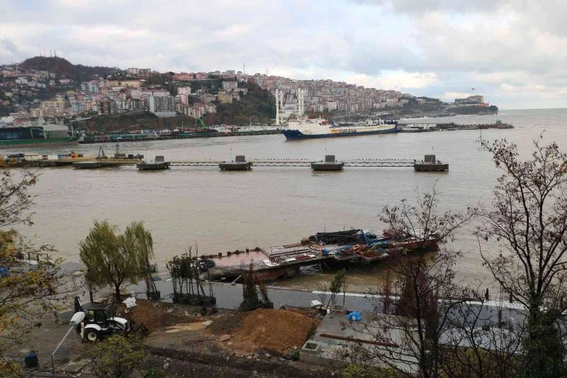 Lodos ve yağmurun ardından Zonguldak Limanı sarıya boyandı

