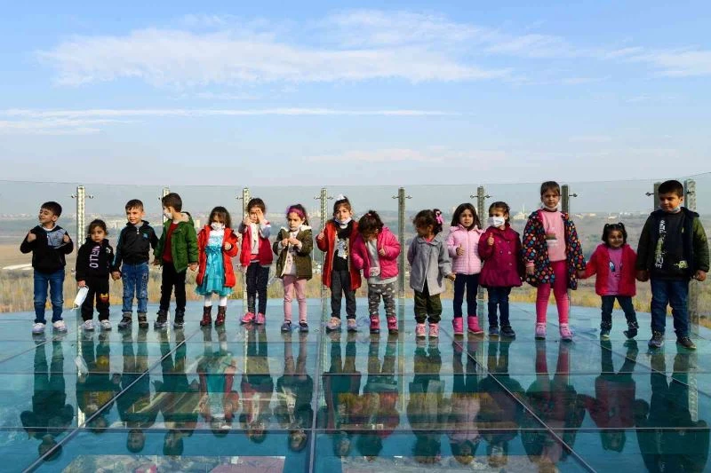 Minikler Fiskaya cam terasına çıktı
