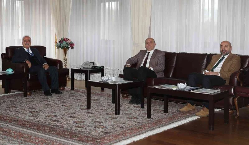 İl Müdürü Öztürk’ten Rektör Çomaklı’ya nezaket ziyareti

