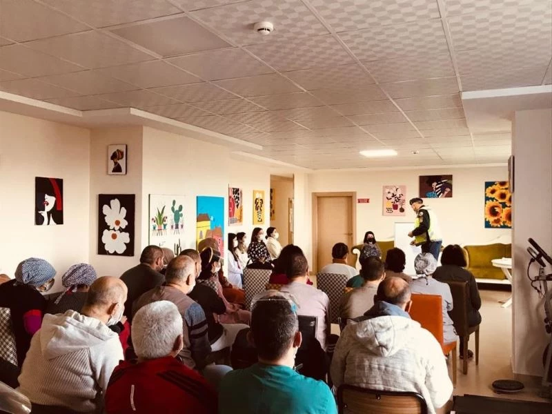 Jandarma ekiplerinden özel insanlara trafik eğitimi
