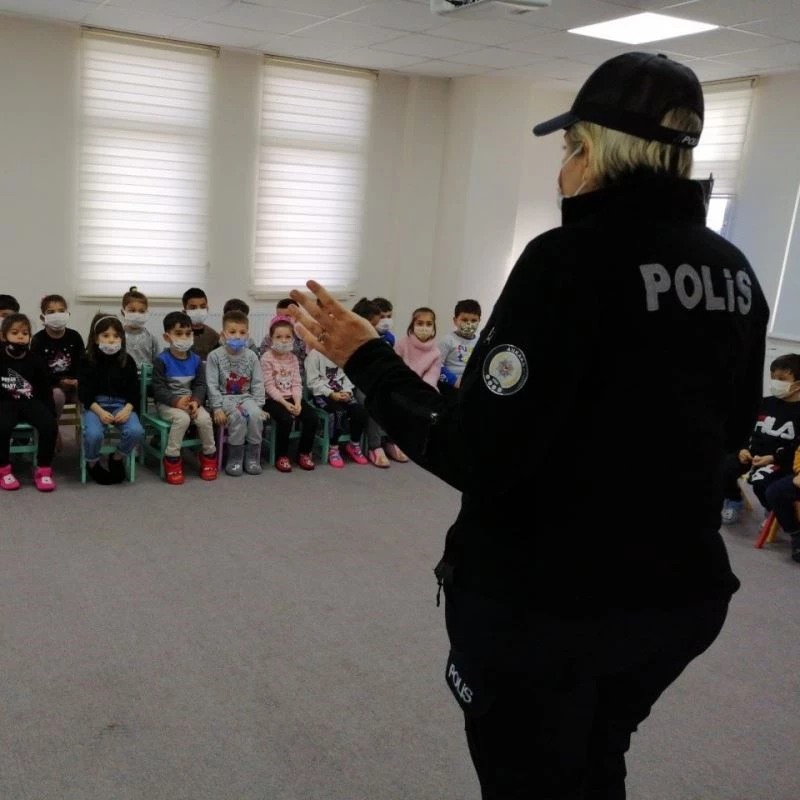 Pursaklar Belediyesi Nezaket Okulu’nda miniklere meslekler tanıtılıyor
