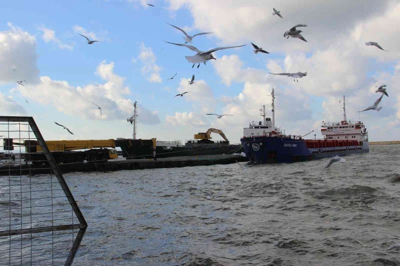 Denize düşen Azeri personelin arama çalışmalarına fırtına engeli
