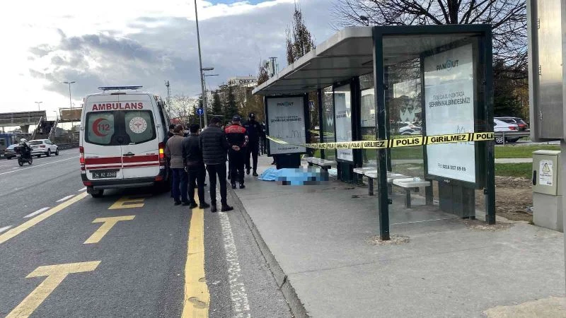 E-5 Karayolu’nda korkunç olay: Sevgilisiyle tartışan adam kendini vurdu
