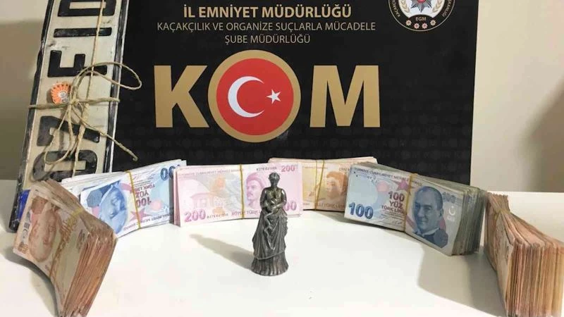 Tarihi eser operasyonu:  Kadın ve yılan figürlü heykele el konuldu