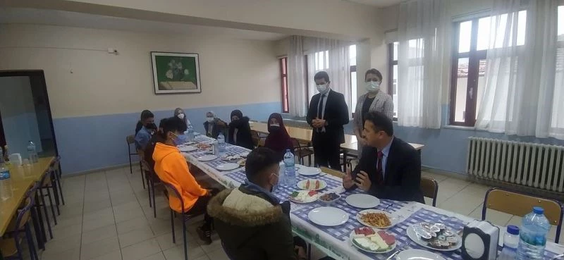 Daday’da imam hatip lisesi öğrencileri kahvaltıda buluştu
