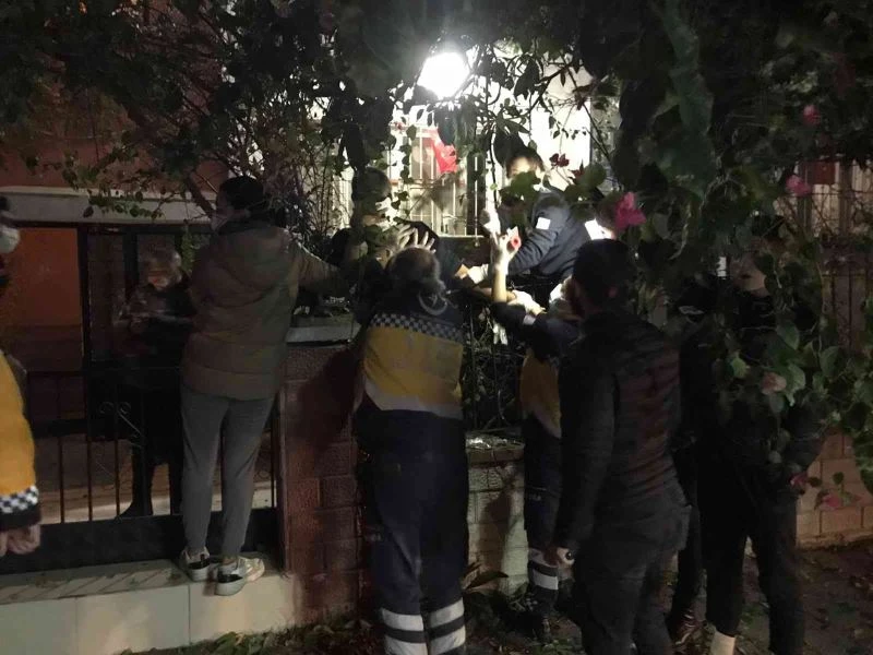 Altıncı kattan düşerek demir korkuluklara saplanan şahıs hayatını kaybetti
