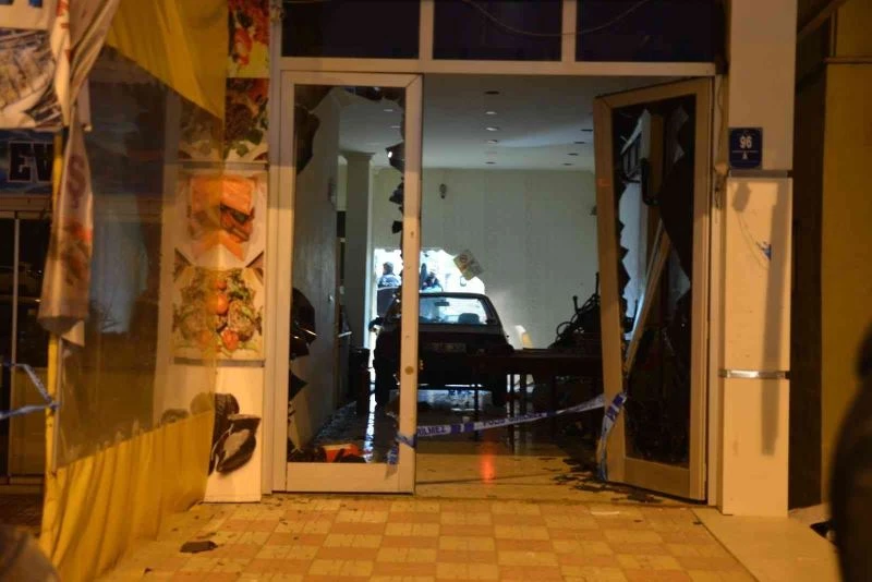 İş yerine arabayla dalıp ortağını tabancayla vurdu: 1 ölü
