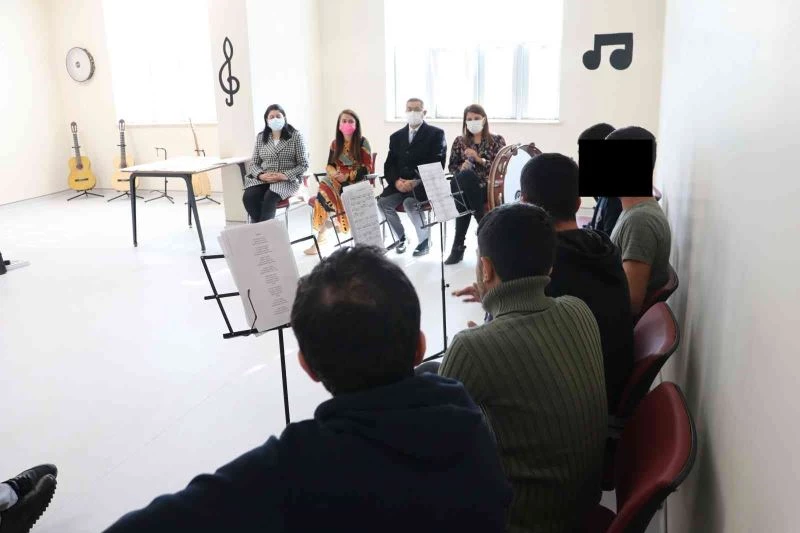 Tedavi gören madde bağımlıları için sosyal kurslar
