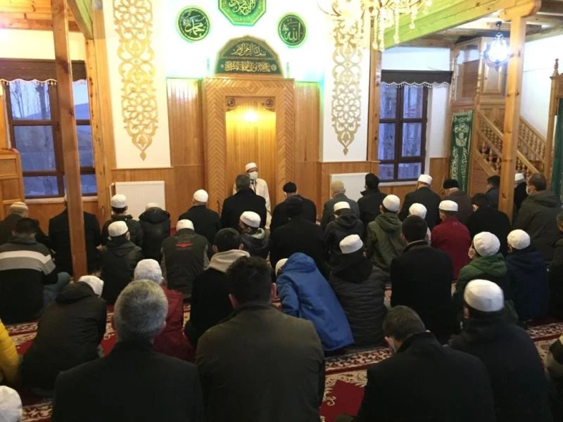 Önce ibadet, sonra ikram
