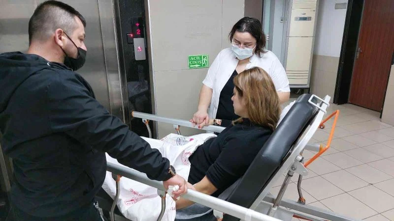 Hasta, doktor ve hemşireye saldırdı
