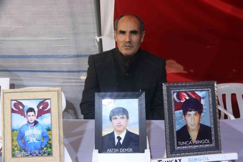 Diyarbakır’da anne ve babaların evlat nöbeti 831’inci gününde
