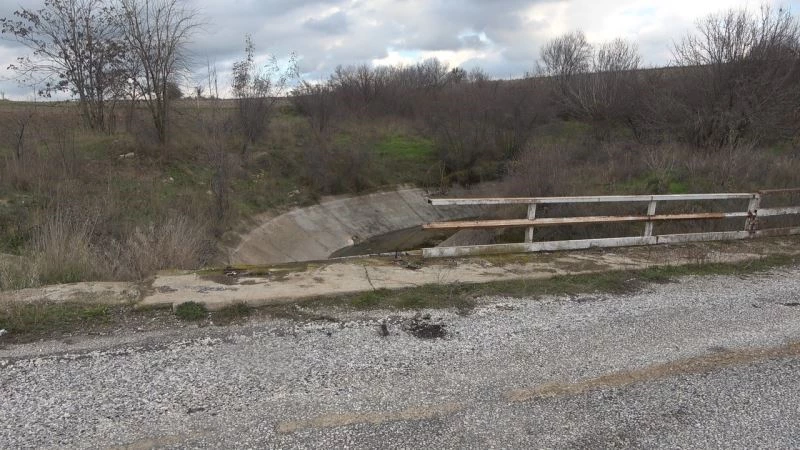 Demir korkulukları çalmaya çalışan 3 şüpheli yakalandı
