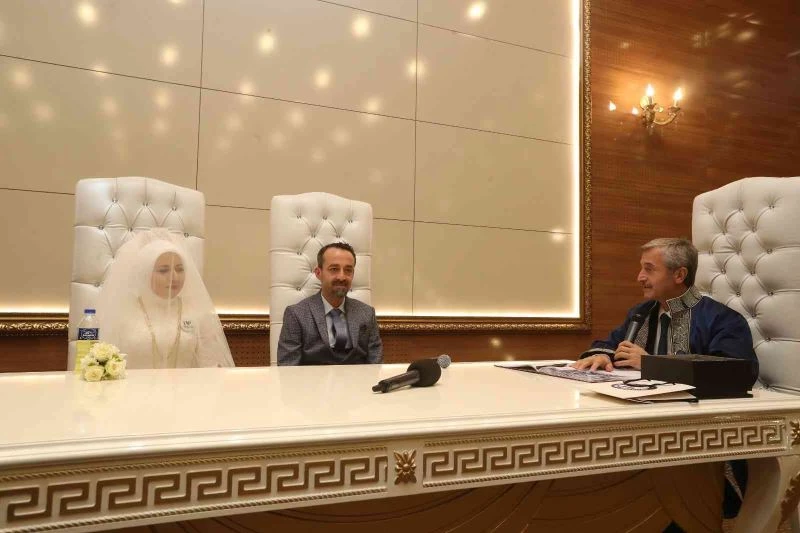 Tahmazoğlu’ndan nikahı kıyılan çifte sürpriz
