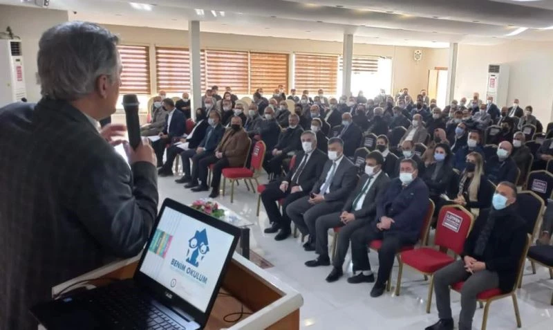 Bafra’da okullarda yürütülecek projelerin tanıtım toplantısı
