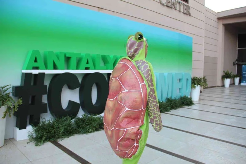 Deniz kaplumbağası kostümü ile COP 22’de farkındalık oluşturmaya çalıştı
