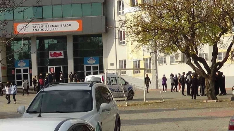 Ders arasında okulun penceresinden atlayan kız öğrenci yaralandı
