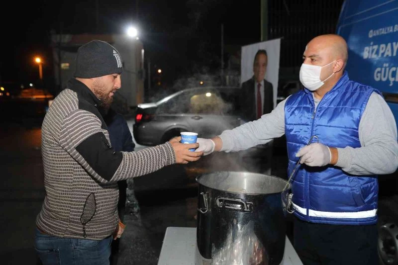 Toptancı Hali’nde sıcak çorba ikramı

