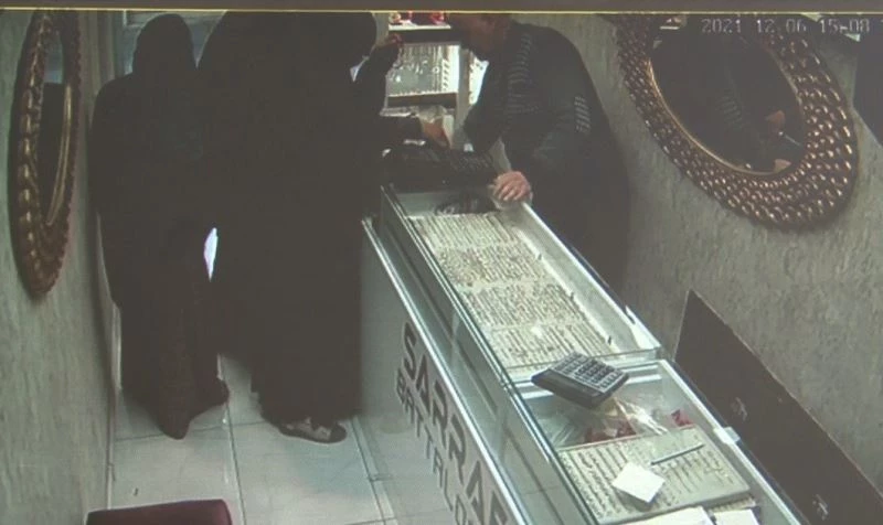 50 liralık bileklik aldılar, 1 milyon liralık pırlantayı şalvara saklayıp götürdüler

