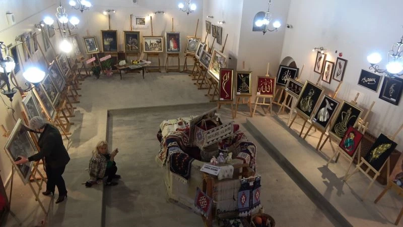 Kadınların cephedeki eşlerine duydukları özlemi anlattıkları taş baskı sanatı, gün yüzüne çıkartıldı
