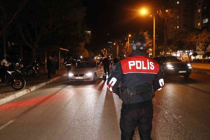 Adana’da “Huzur ve Güven” uygulamasında aranan 56 suçlu yakalandı
