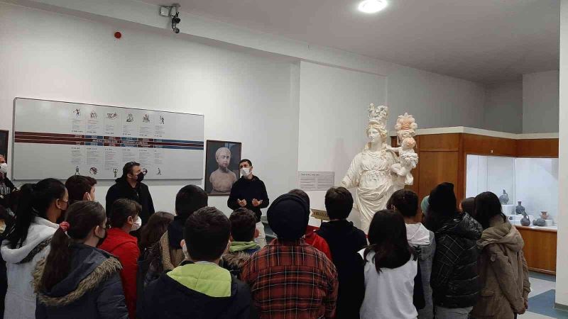 Ortaokul öğrencileri müzeyi ziyaret etti
