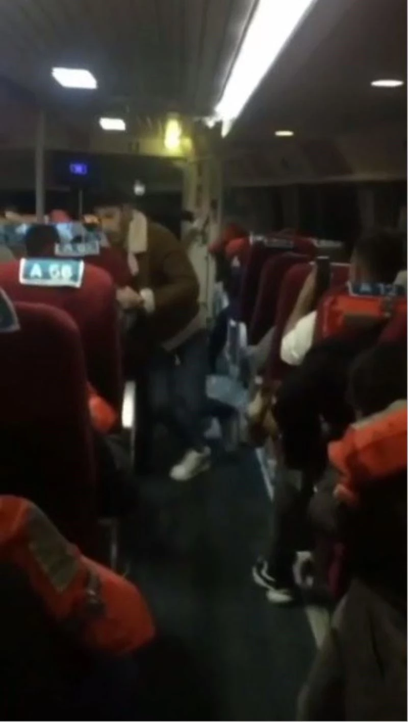 Fırtınaya denizin ortasında yakalandılar
