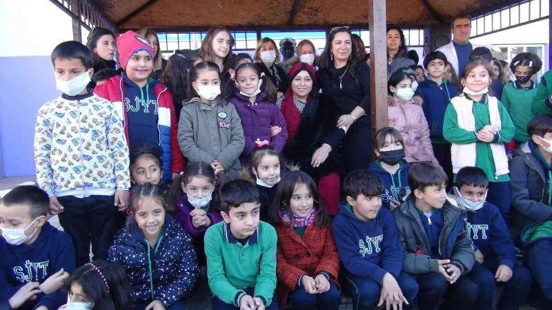 Öğrencilerin harçlıklarıyla Van’dan Antalya’ya kardeşlik köprüsü
