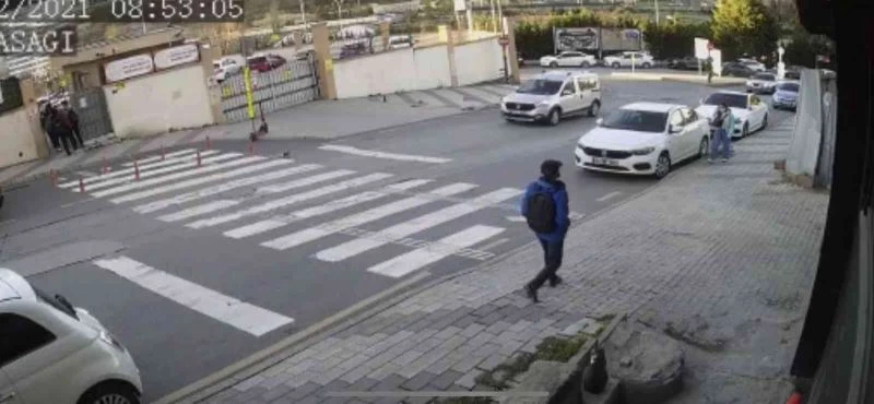 Kızıyla her gün geçtiği yolda kayan aracın altında kaldı: 1 yaralı
