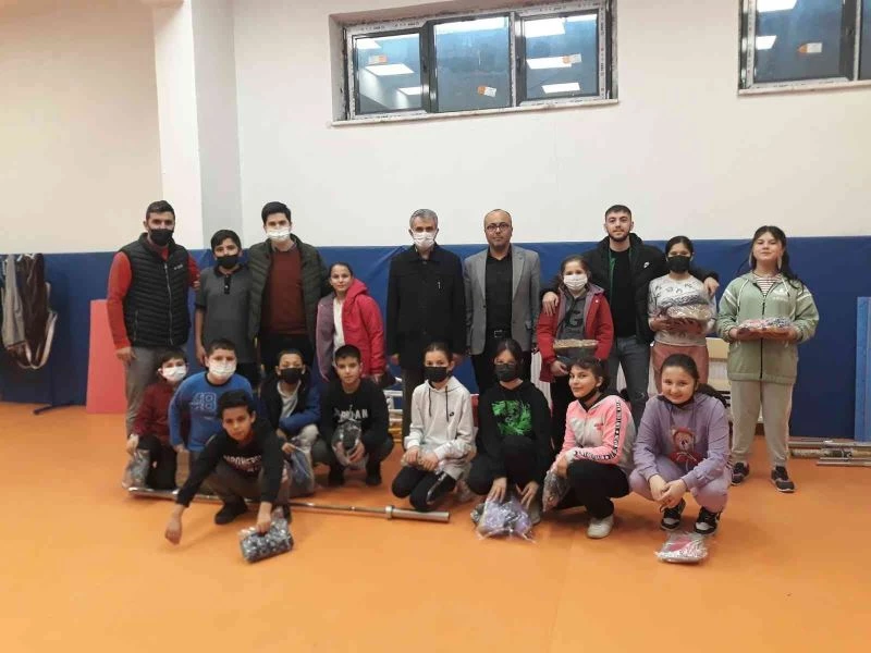 Halter sporcularına destekler devam ediyor
