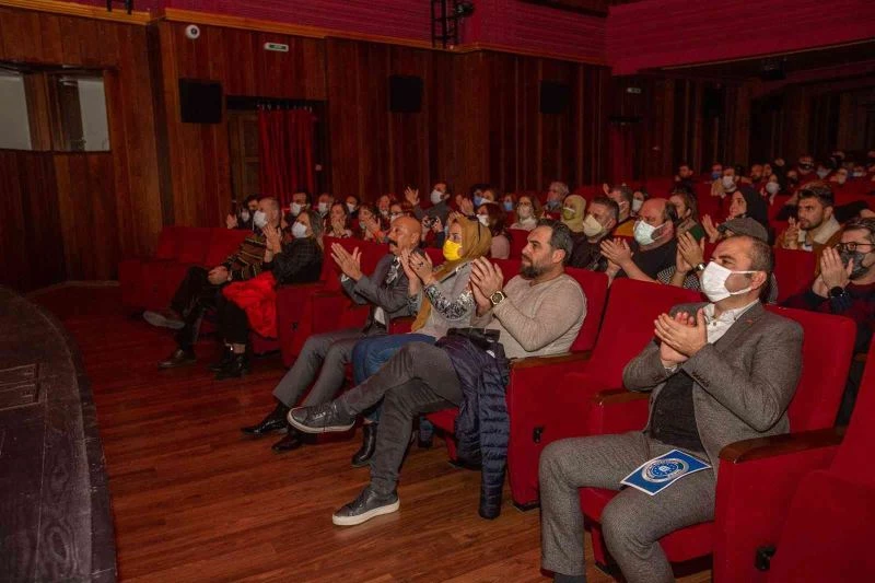 Kumdan Şehir izleyici ile buluştu
