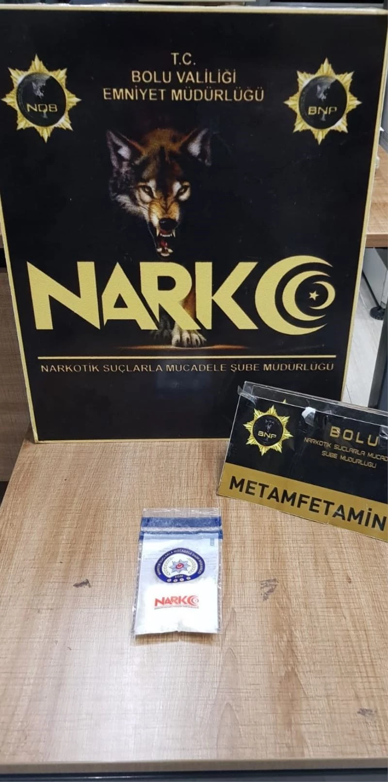 TEM’de 4 kilo 700 gram esrarla yakalanan 2 kişi tutuklandı
