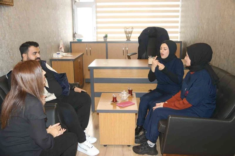 Genç CEO kimsenin tercih etmediği bireyleri iş hayatına kazandırdı
