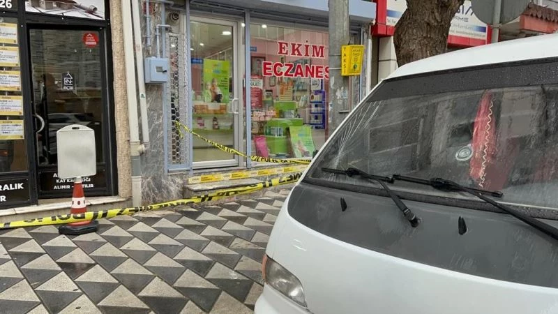 Kapı komşularının park yeri kavgası kanlı bitti: 1 kişi silahla yaralandı
