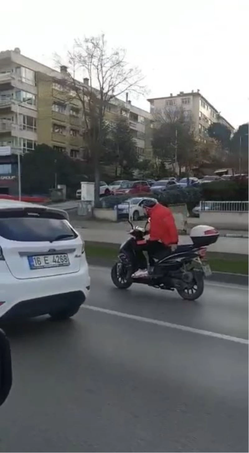 (Özel) Karayolunda motosikletli jokey

