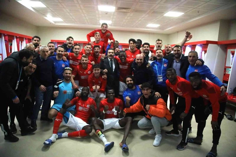 Sivasspor’dan galibiyet pozu
