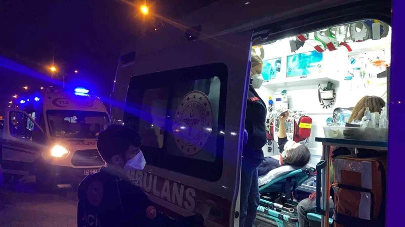 TEM’de cip kaza yapan emniyet şeridindeki araçlara çarptı: 4 yaralı
