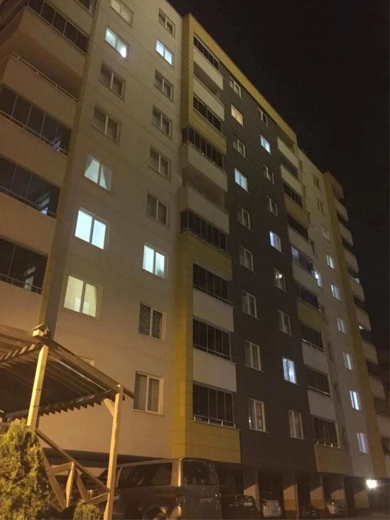 Eşini öldürdü, karakola gidip teslim oldu