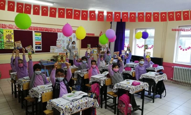 Oyuncak ve kitap bağışladı, ceza almaktan kurtuldu
