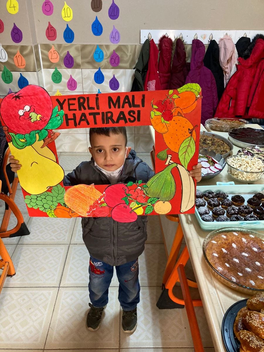 Birinci sınıf öğrencileri yerli malı haftasında illerinin yemeklerini aynı anda gördüler