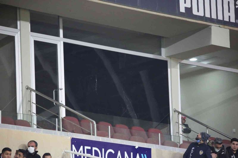 Fatih Terim, Sivasspor maçını siyah filmli locadan izledi